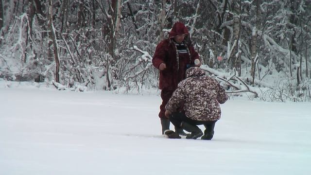 Лед страшный, лось провалился. Рыбалка удалась, ратлины спасли. Нас ждал сюрприз смотреть онлайн