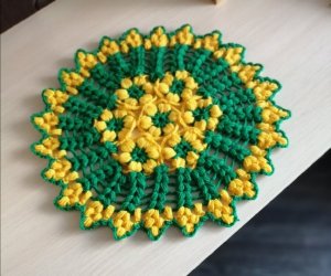 Салфетка цветочная поляна! крючком!.