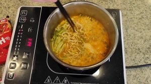 Дёшево и сердито, или как сделать деликатес из обычного чан рамена из магнита.