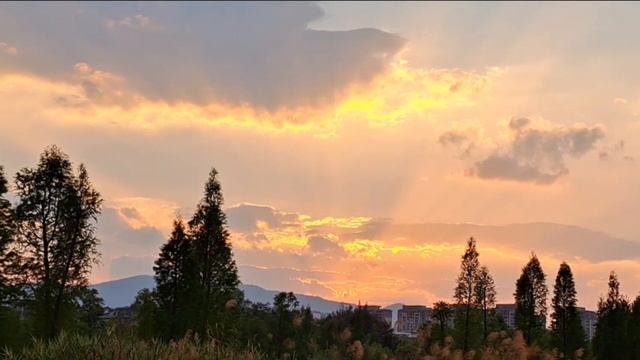 Каждый вечер - новая небесная картина смотреть онлайн