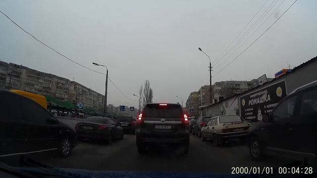 Прежде чем поливать грязью прочитай описание и вспомни ПДД. Человечик на Большой машине.