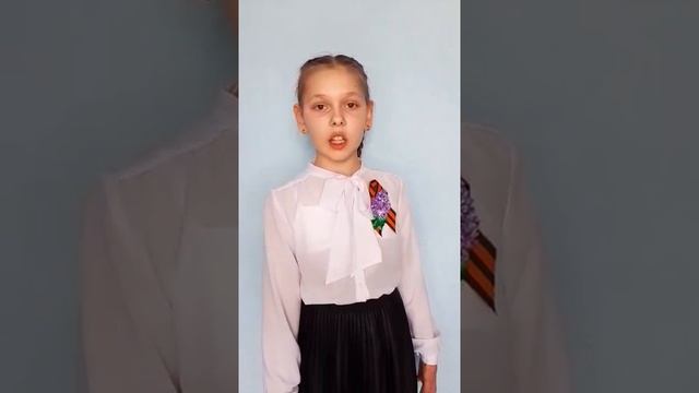 Екатерина Денисова читает стихотворение "Той первой ночью" смотреть онлайн