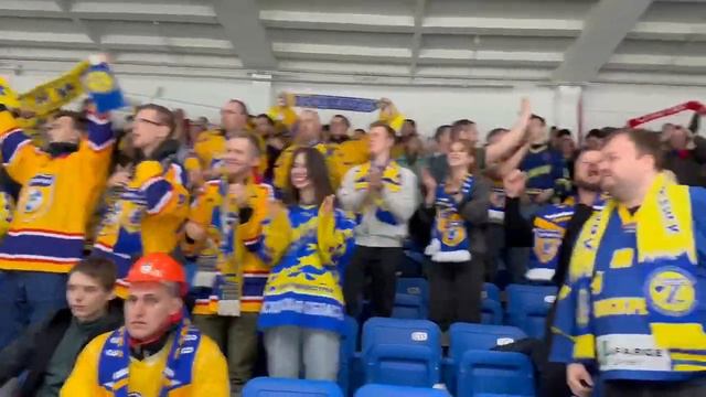 1:0 во втором периоде! «Химик» — «Металлург»: фанаты радуется первой забитой шайбе смотреть онлайн