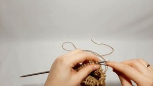 Вязаная мочалка спицами