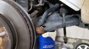 Mitsubishi Colt 2009 год 1,3 бензин. Замена рулевых наконечников, ремня генератора .
