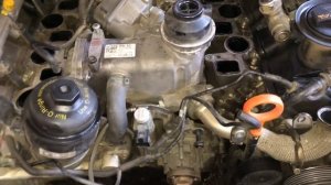 Audi Q-7 течь антифриза в развале блока.