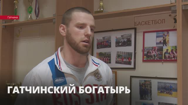 Евгений Михайлов из Гатчины празднует победу в бою профессиональной лиги кулачных боев