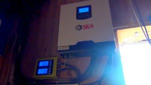 инвертор Сила работает напрямую от солнечных панелей плюс грид инвертор помогает инвертору пелинг