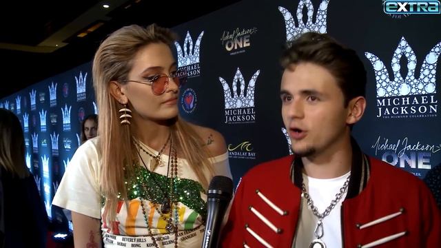 Blanket Jackson Makes RARE Appearance for Late Father Michael's Birthday смотреть онлайн