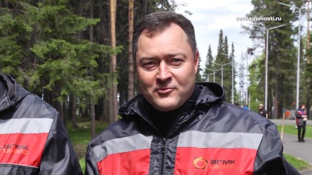 В парке Дворца культуры Ревды СУМЗ высадил шаровидные ивы