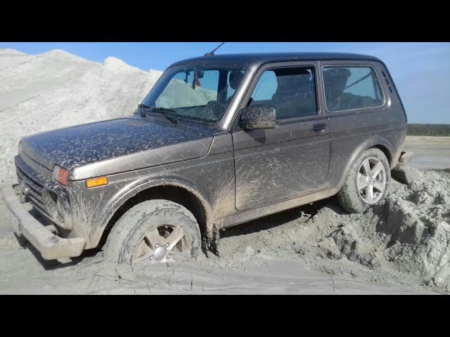 Нива роет песок!!! Покатались по карьеру на новой Лада 4х4!!! смотреть онлайн
