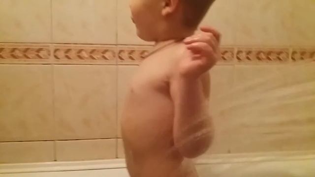 Как быстро и правильно купать ребенка. Купание малыша. How to bathe a child quickly and correctly . смотреть онлайн