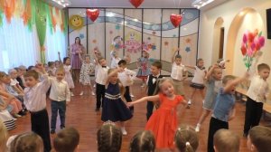 Старшая группа 2 танец Далеко от мамы