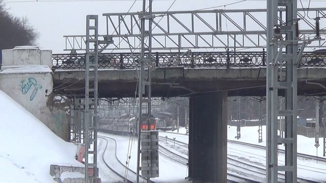 Электровоз ЧС7-272 с пассажирским поездом №16 Москва - Архангельск смотреть онлайн