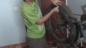 Как быстро заклеить колесо на велосипеде