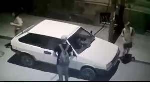 В Керчи подростки пытались поджечь автомобиль