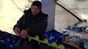 Зимняя Рыбалка с  Ночевкой и Комфортом по Первому Льду !  Один на льду за Налимом !