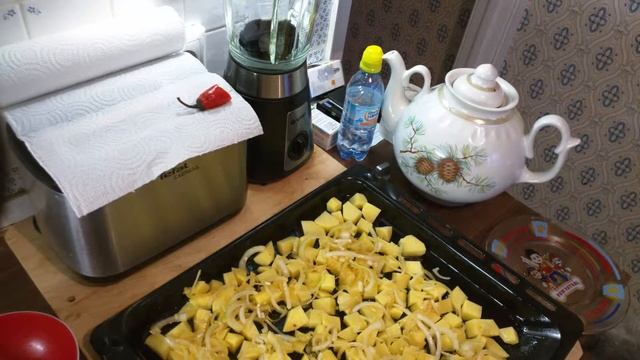 Курица с картошкой. Простой и вкусный способ приготовления. смотреть онлайн