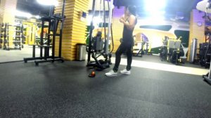 Силовая тренировка на низ в тренажерном зале. Упражнения поочередно.  Для девушек/женщин.