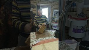 Обработка разделочной доски составом масла с пчелиным воском.