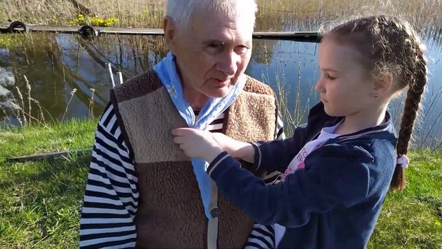 "Синенький скромный платочек" (исполняет Аврора Беляева)