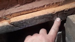 Ремонт шамотного ядра в топочной камере печи.