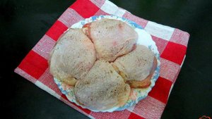 Куриные бёдра маринованные и запеченные с картофелем