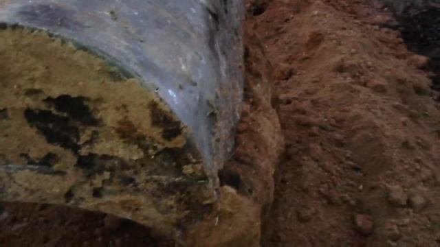 Засыпаем глину на территории
