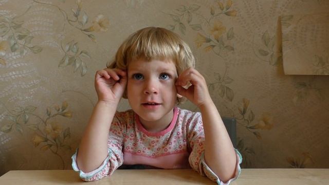 Девочка читает стихи Агнии Барто. смотреть онлайн