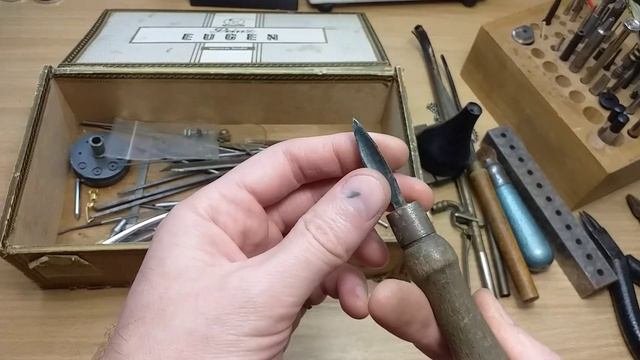 Инструмент для ремонта часов,интересный и временами не понятный.