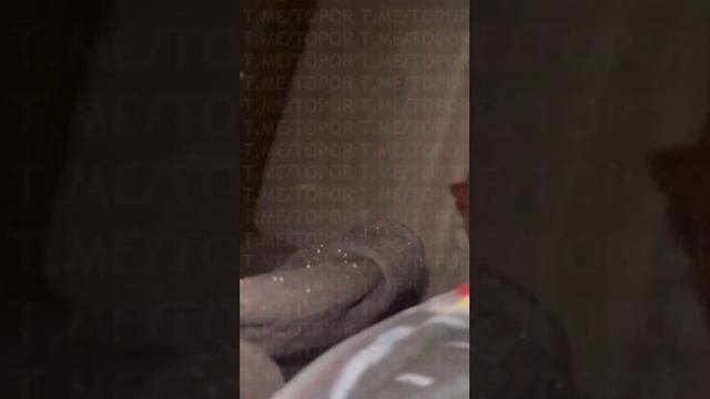 !!! НЕ ПРЫГАЙТЕ В ПРОРУБЬ - БЕРЕГИТЕ СЕБЯ !!! Женщина ныряла в прорубь, но её унесло течением.