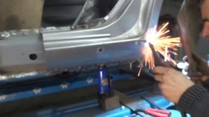 MAZDA. частичная замена порога.