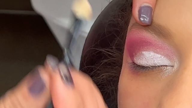 THIS MAKEUP ARTIST LOVES PLAYING WITH MY EYEBALLS ? смотреть онлайн