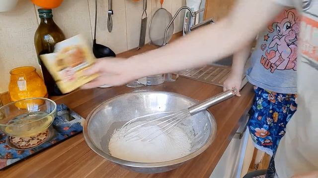 Сливовый пирог перевертыш Доченьки помогали готовить и конечно есть.