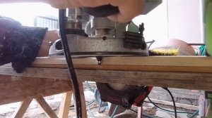 Обработка фрезерным станком края доски