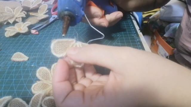 DIY. Мастер класс по цветам из мешковины