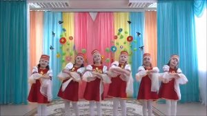 "Ой, вставала я ранешенько" исполняет ансамбль "Соловушки"