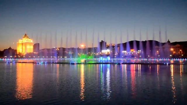 КИТАЙ, Суйфэньхэ  绥芬河市, поющие фонтаны.