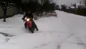 Дрифт на скутере зимой