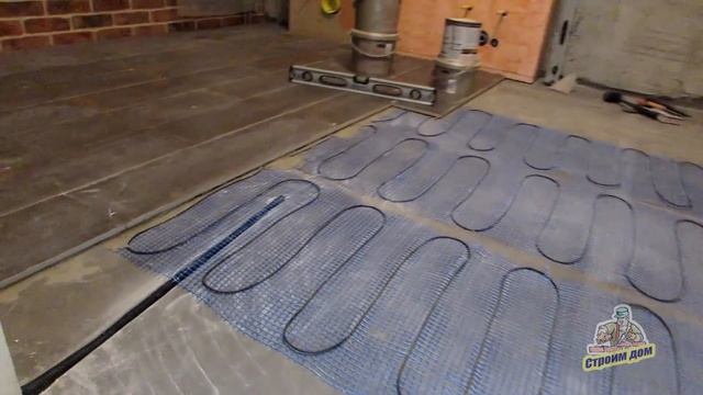 ТЕПЛЫЙ ПОЛ В ВАННОЙ КОМНАТЕ. УКЛАДКА КЕРАМОГРАНИТА смотреть онлайн