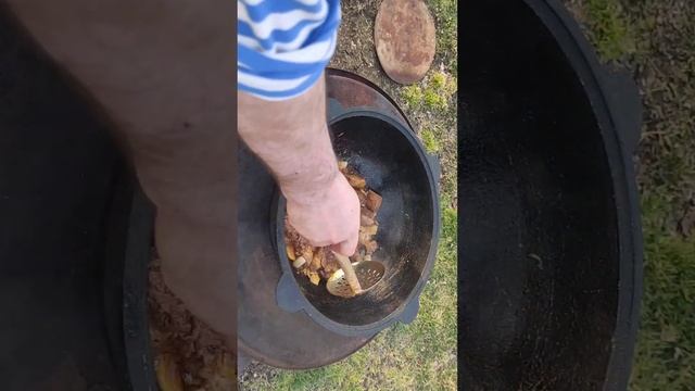 Рассольник со свининой и картошкой в казане смотреть онлайн