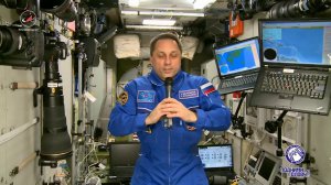 Космонавт Антон Шкаплеров поздравляет женщин