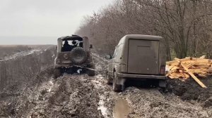 УАЗ 2966 вытаскивает бронированную груженную Ниву севшую на мосты