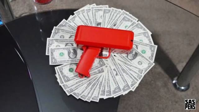 Перестрелка денег. Пистолеты которые стреляют деньгами. Выстрел в деньги. Перестрелка денег. Перестрелка денег.