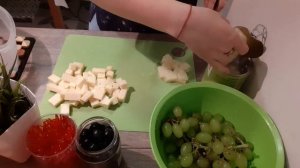 Канапе:ананас,сыр,виноград, оливка!