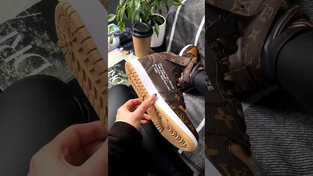 Женские кроссовки Nike Air Jordan Retro High Louis Vuitton Brown (Коричневый) смотреть онлайн