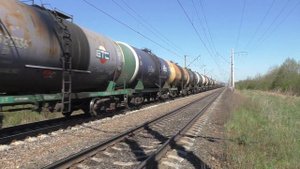 Тепловоз 2ТЭ116-683 "БТС" с наливным поездом