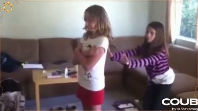 ПРИКОЛЫ С ДЕВУШКАМИ. Девушка заехала по шею в воду. Лучший прикол COUB ПРО ЖЕНЩИН ФЕВРАЛЬ 2021 смотреть онлайн