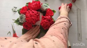 Идея подарка на 8 МАРТА. Из конфет и гофрированной бумаги