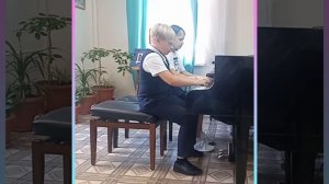 Ф. Шуберт Марш, исполняет фортепианный ансамбль: Иван Нетревожко и Юлия Опарина.